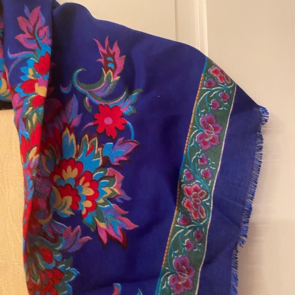 Blue floral pashmina fabric square scarf. 30” sq. - Picture 5 of 5